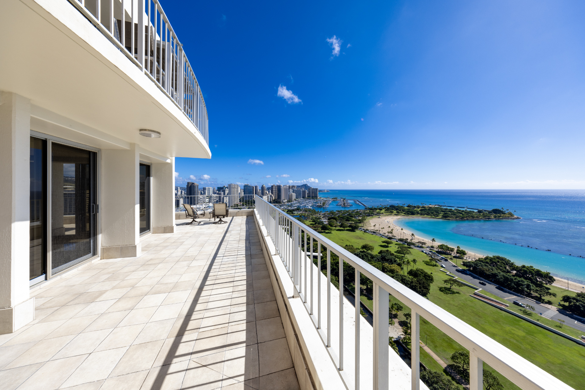 Large Lanai Space Overlooking Coastline and Parks